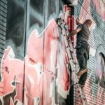 Descubre el arte del graffiti y su relación con los deportes urbanos