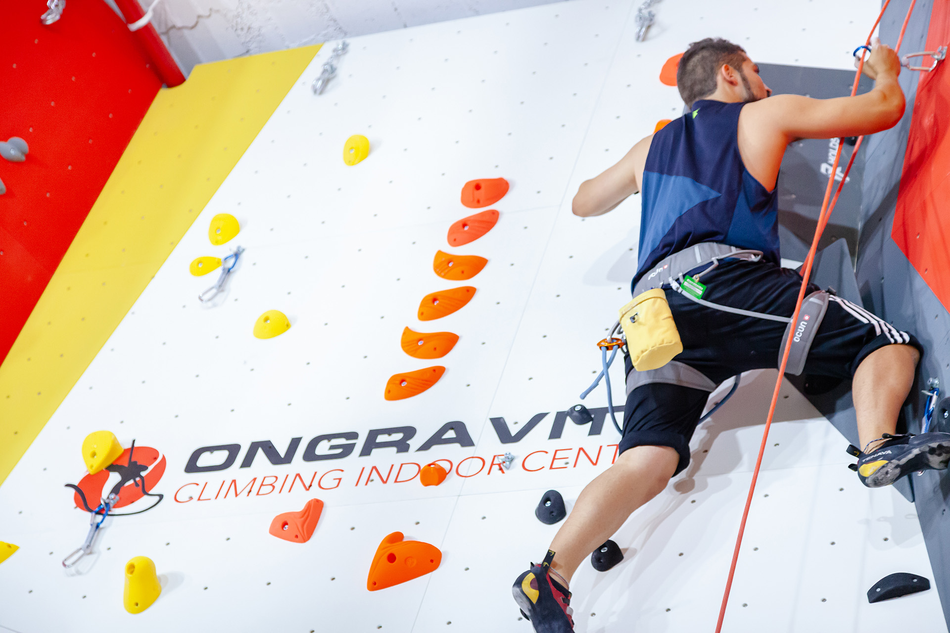 ONGRAVITY — sala de vías (imagen principal)